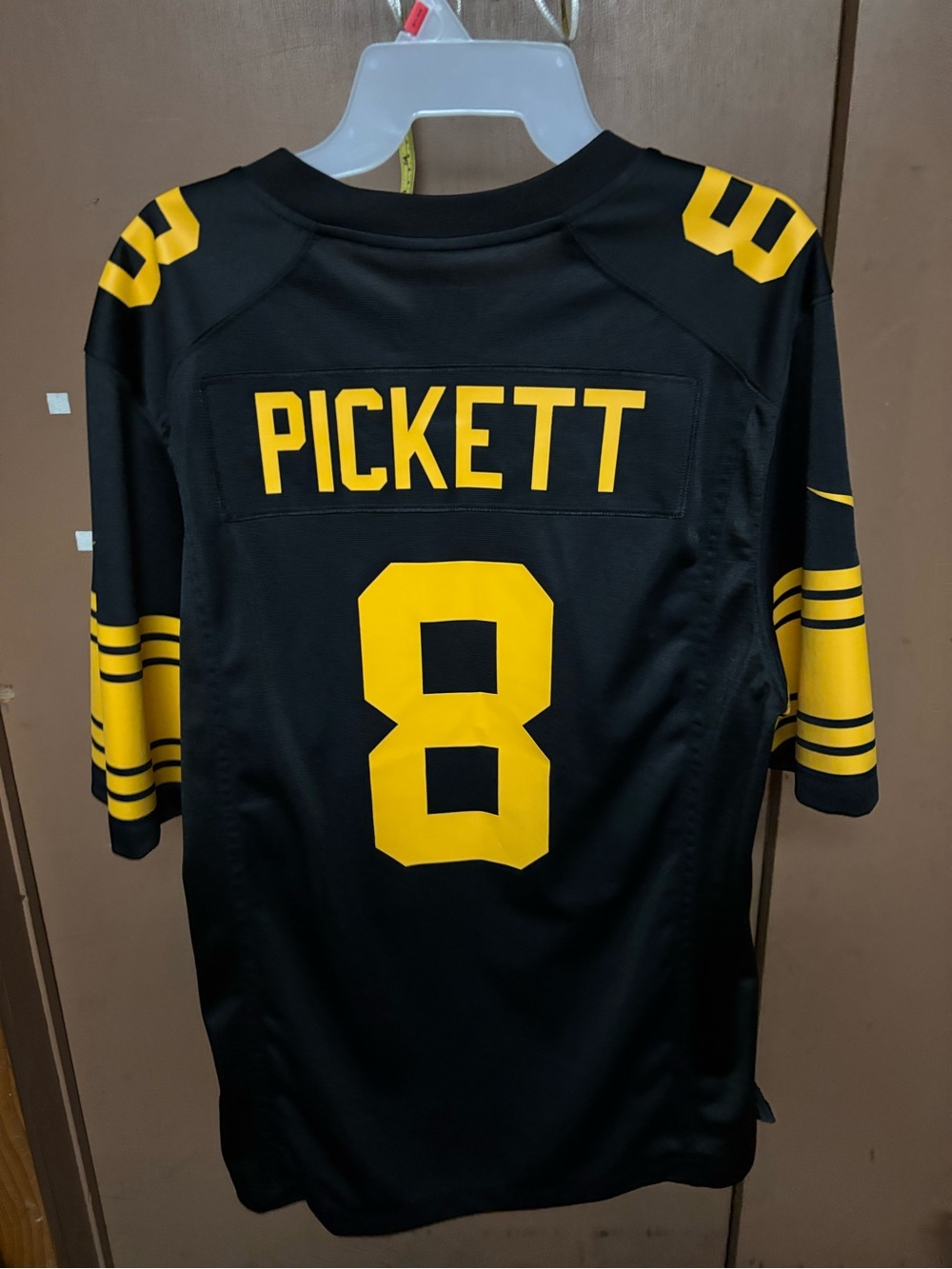 Pittsburgh Steelers Kenny Pickett Nike adult medium Alternate jersey.